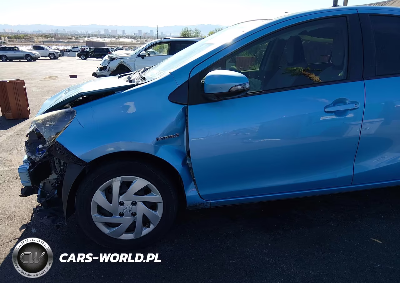 2015 Toyota Prius C One VIN:JTDKDTB30F1100673 - 6