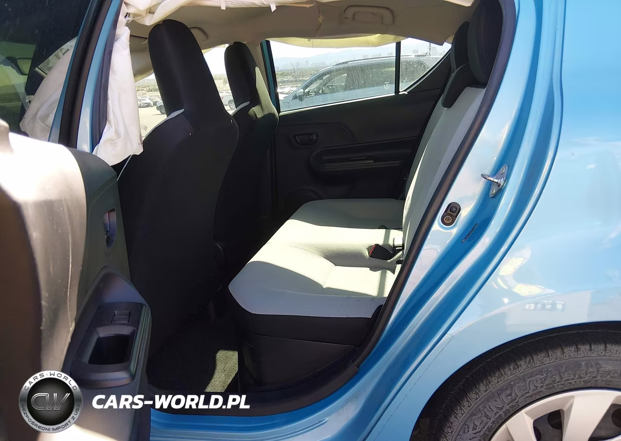 2015 Toyota Prius C One VIN:JTDKDTB30F1100673 - 8