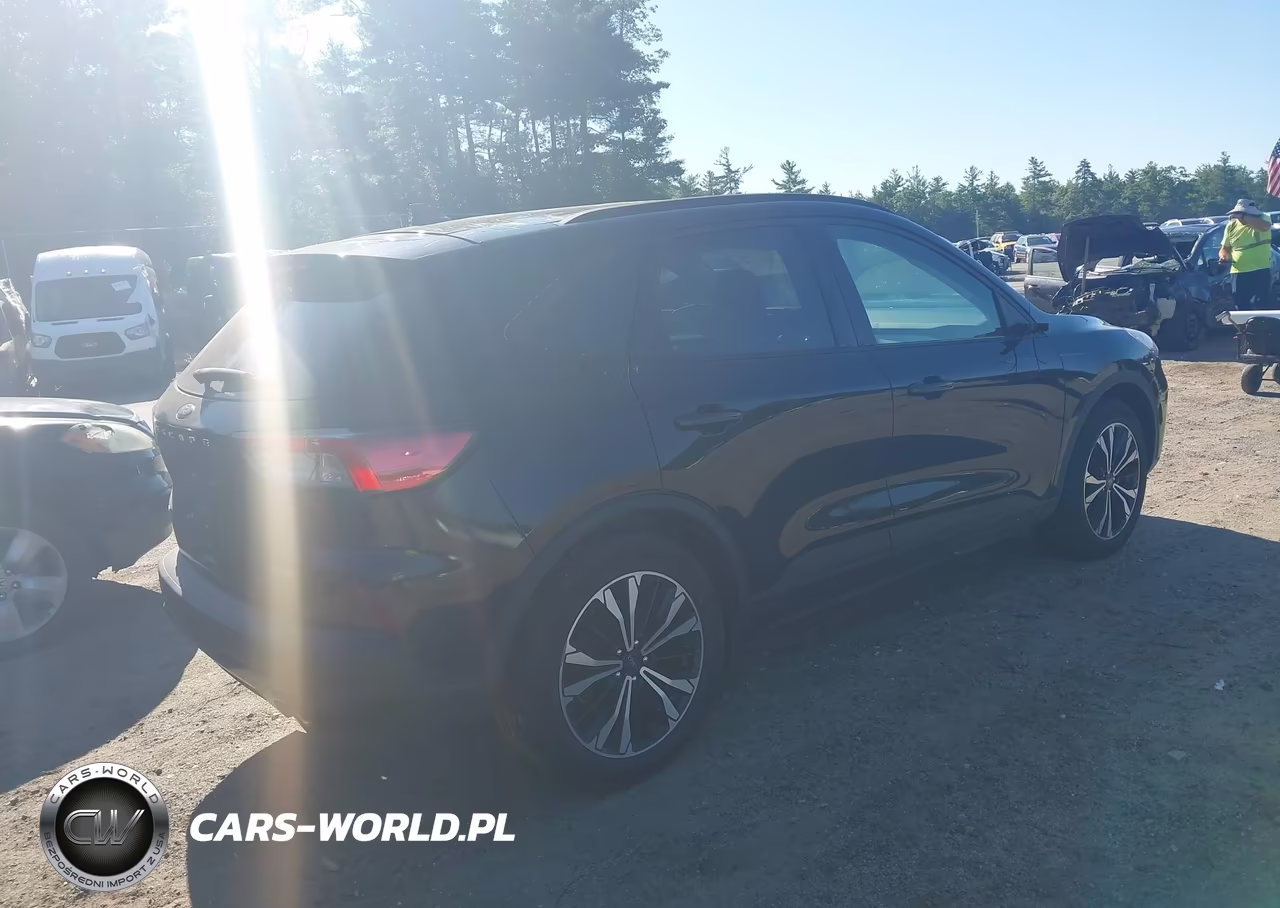 2021 Ford Escape Se Hybrid VIN:1FMCU9BZXMUA08649 - 4