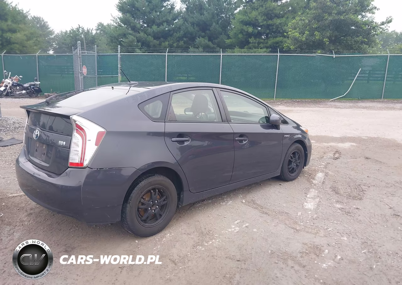 2015 Toyota Prius Three VIN:JTDKN3DU3F0415878 - 4