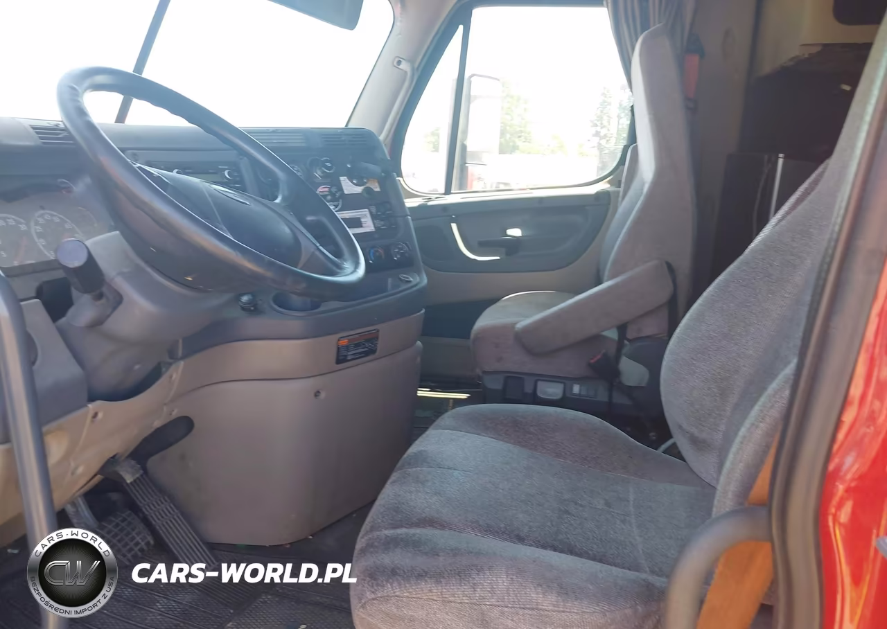 2018 Freightliner Cascadia 125 VIN:3AKJGLDV3JSJX4794 - 7