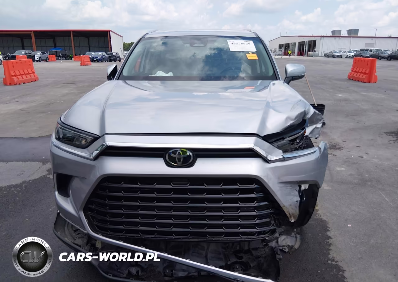 2025 Toyota Grand Highlander Xle VIN:5TDAAAA54SS020835 - 11