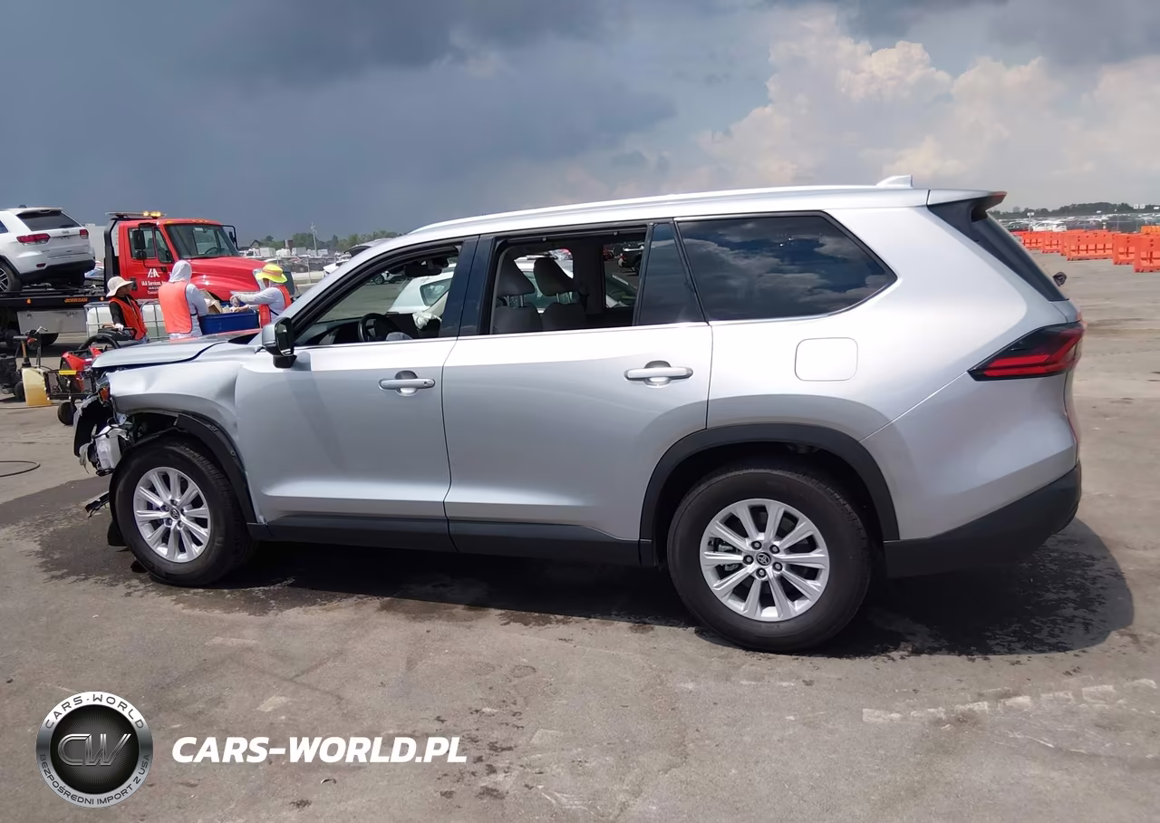 2025 Toyota Grand Highlander Xle VIN:5TDAAAA54SS020835 - 13