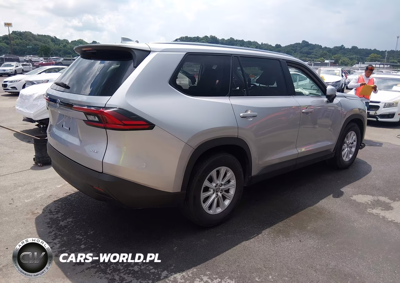 2025 Toyota Grand Highlander Xle VIN:5TDAAAA54SS020835 - 4