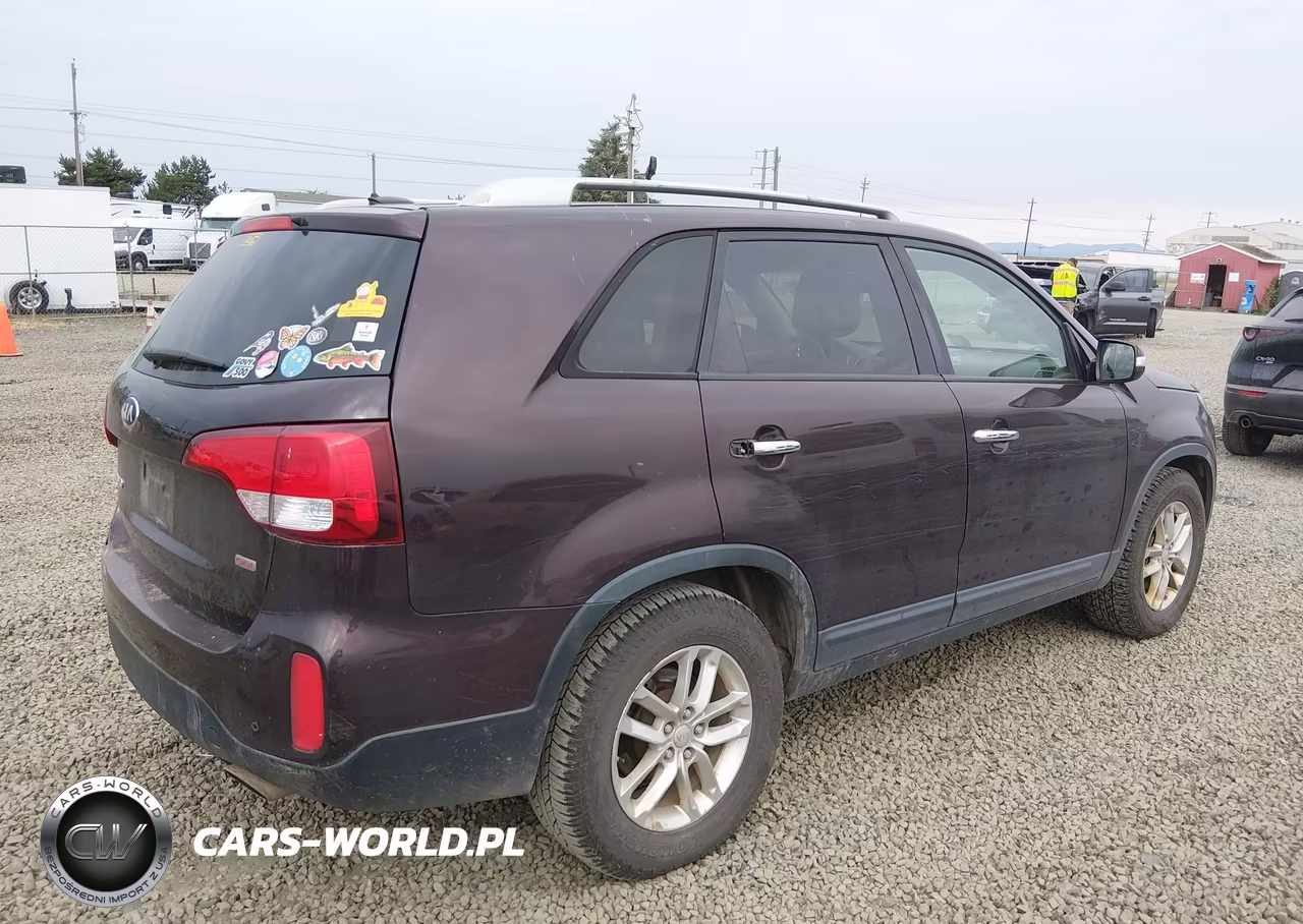 2015 Kia Sorento Lx VIN:5XYKT4A68FG573323 - 4