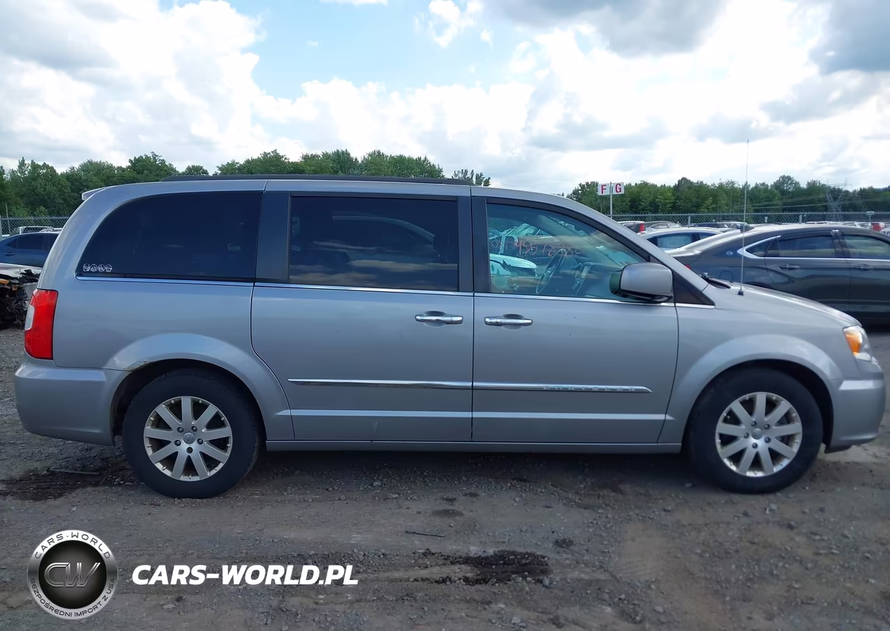 2016 Chrysler Town & Country Touring VIN:2C4RC1BG6GR283339 - 13