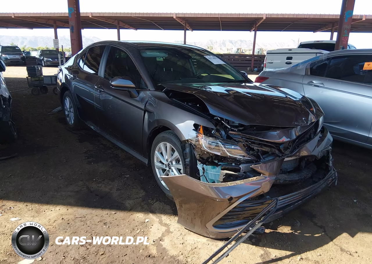 2022 Toyota Camry Le – zdjęcie 1 z 16
