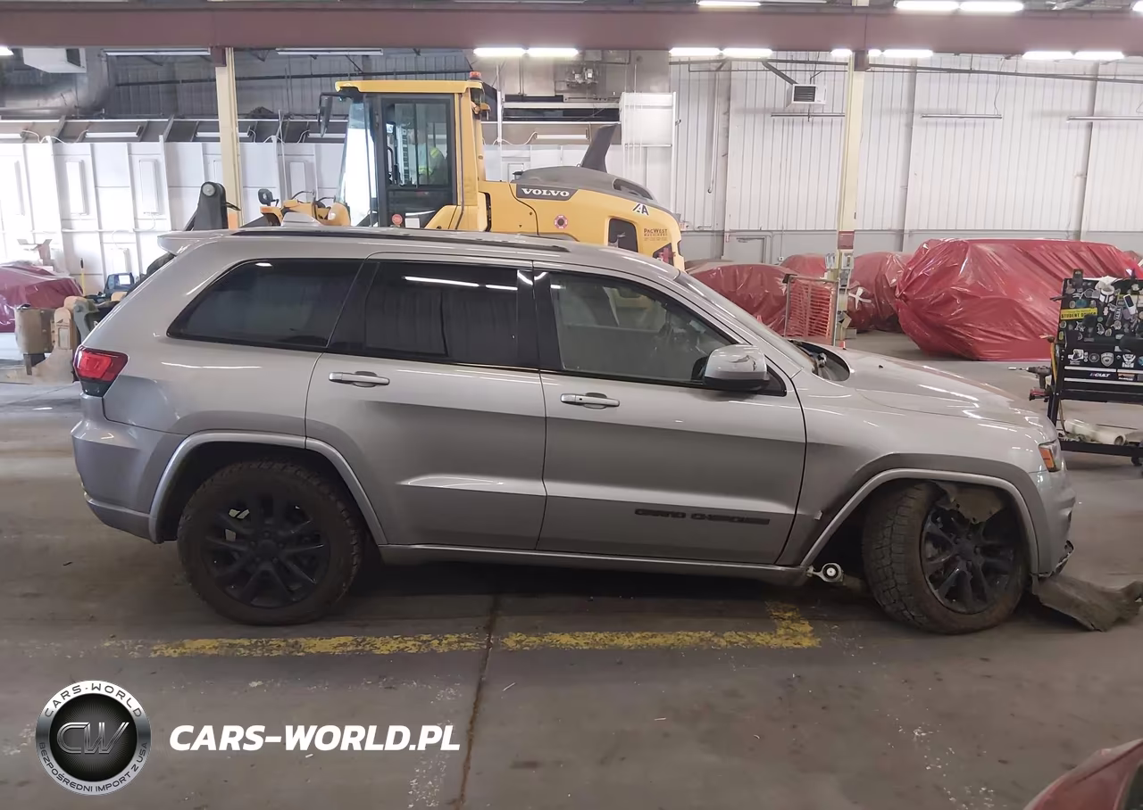 2018 Jeep Grand Cherokee Altitude 4X4 VIN:1C4RJFAG0JC123963 - 13