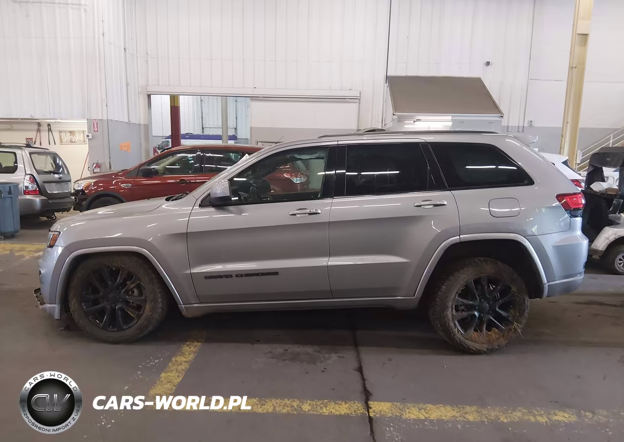 2018 Jeep Grand Cherokee Altitude 4X4 VIN:1C4RJFAG0JC123963 - 14