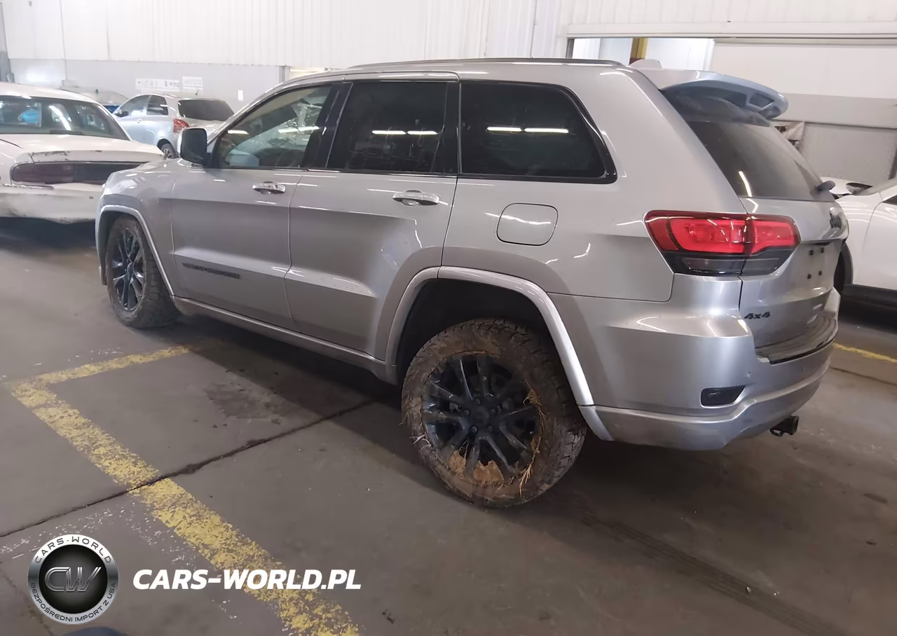 2018 Jeep Grand Cherokee Altitude 4X4 VIN:1C4RJFAG0JC123963 - 3