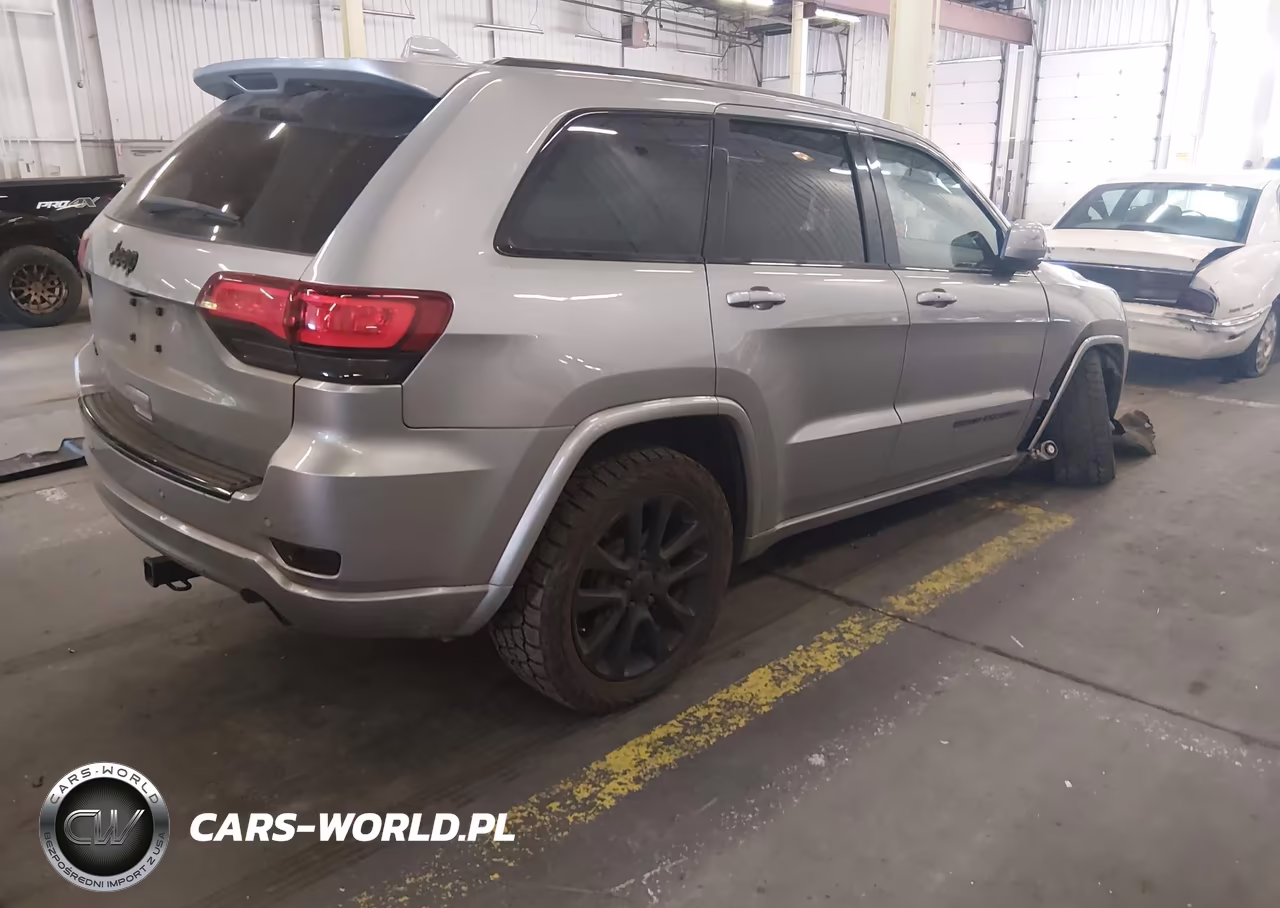 2018 Jeep Grand Cherokee Altitude 4X4 VIN:1C4RJFAG0JC123963 - 4