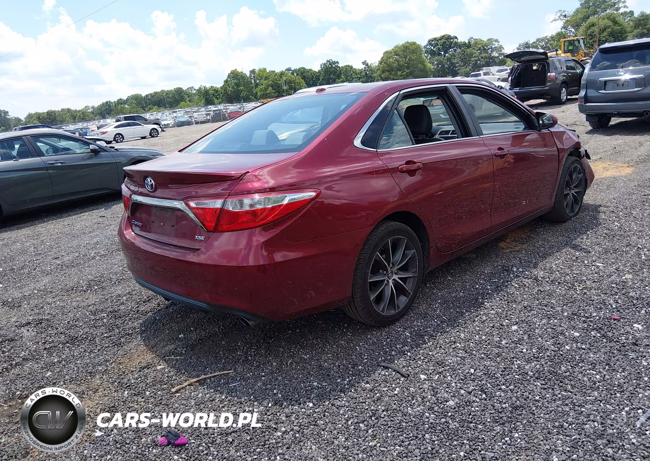 2015 Toyota Camry Xse VIN:4T1BF1FK4FU877612 - 4