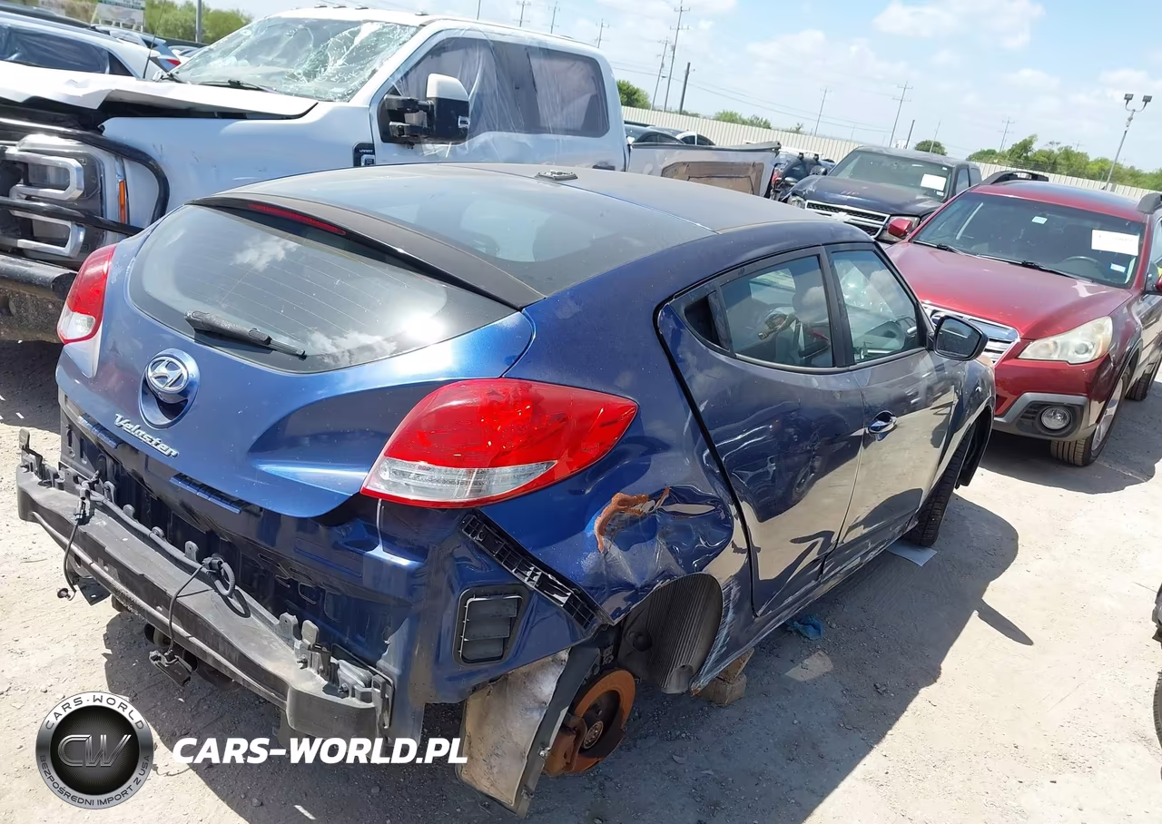 2016 Hyundai Veloster VIN:KMHTC6AD5GU271627 - 4