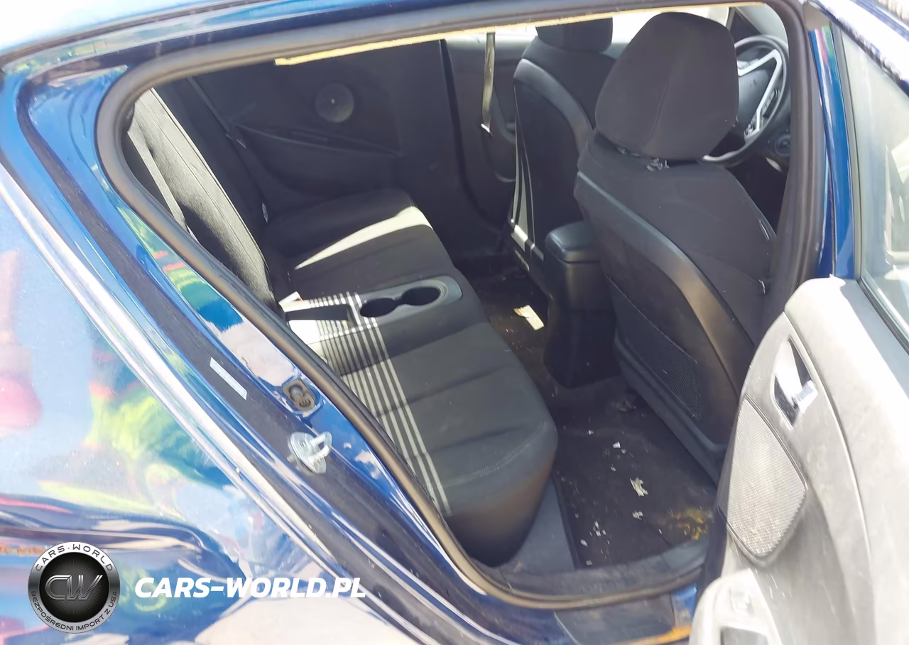 2016 Hyundai Veloster VIN:KMHTC6AD5GU271627 - 8