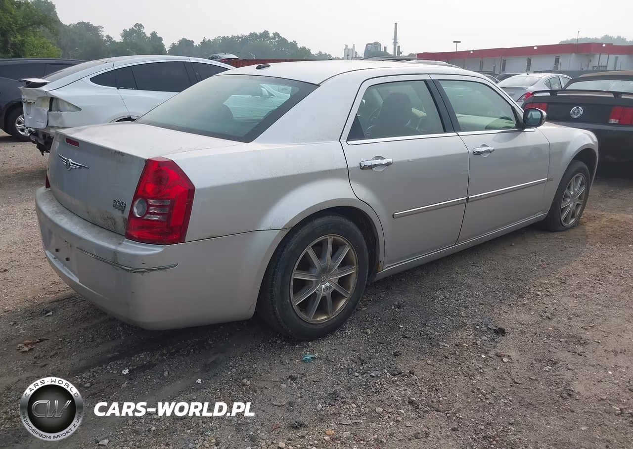 2010 Chrysler 300 Touring-Signature Series VIN:2C3CK5CV6AH134539 - 4
