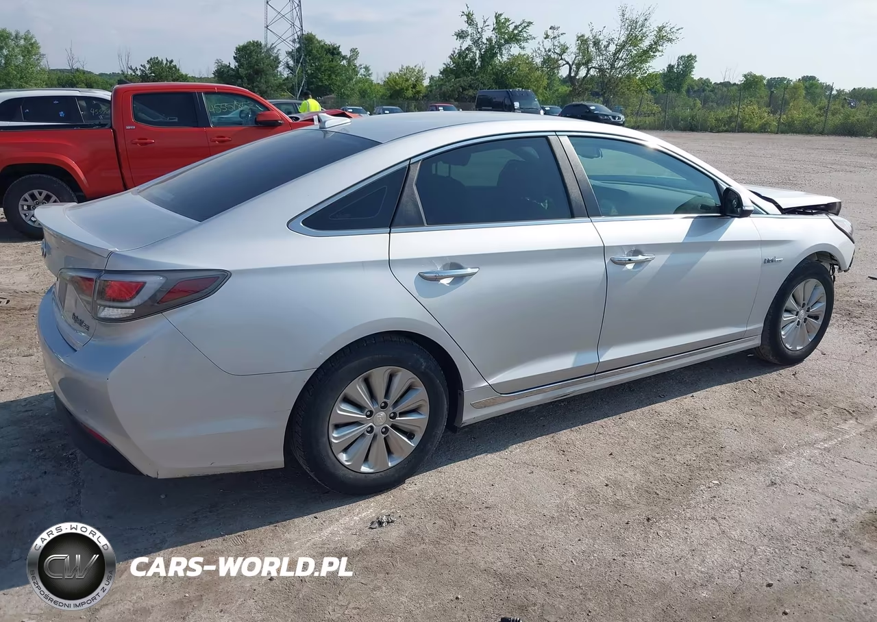 2016 Hyundai Sonata Hybrid Se VIN:KMHE24L13GA023610 - 4