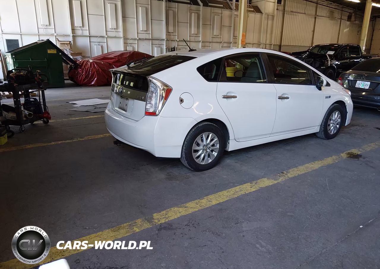 2013 Toyota Prius Plug-In VIN:JTDKN3DP9D3046644 - 4