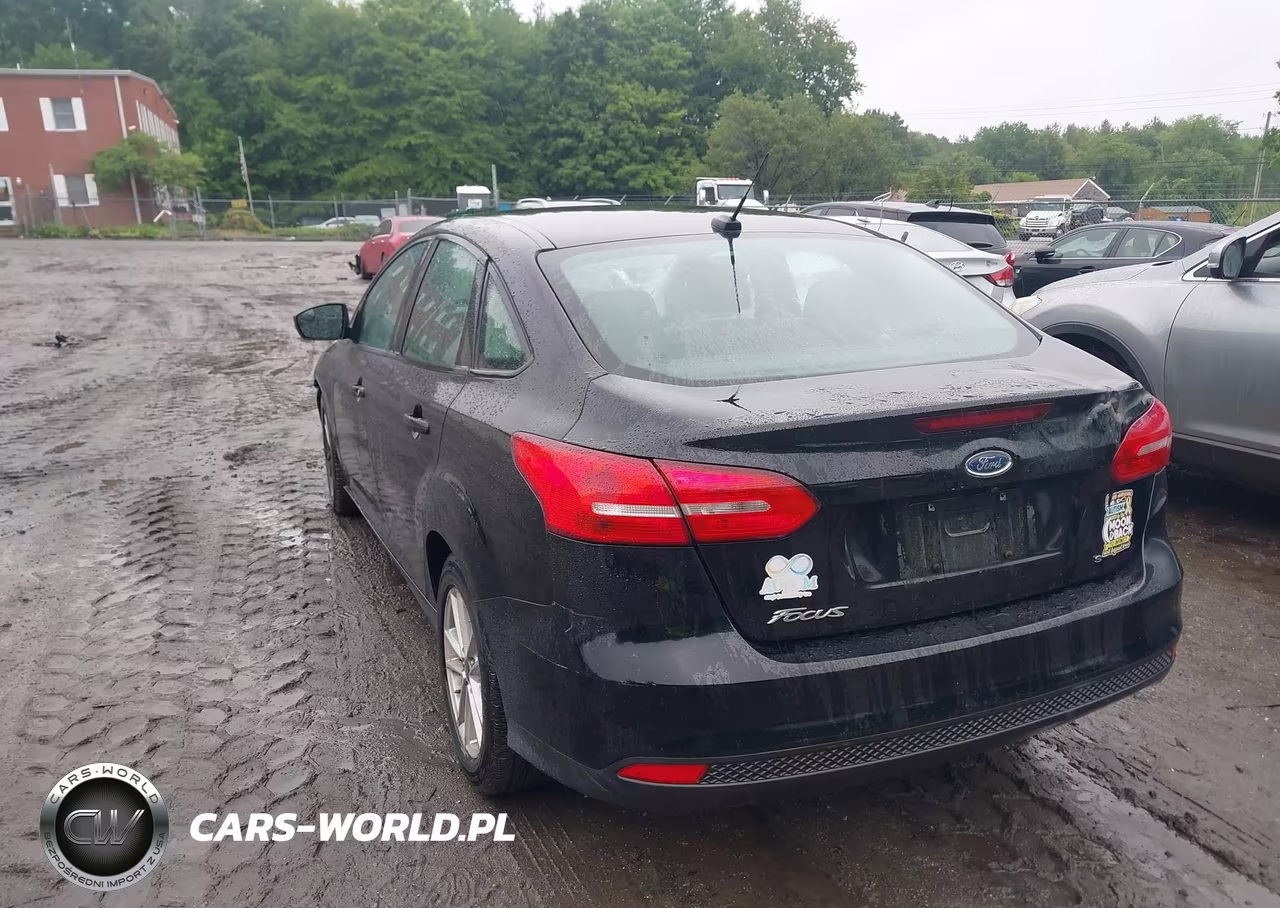 2017 Ford Focus Se VIN:1FADP3F28HL247449 - 3