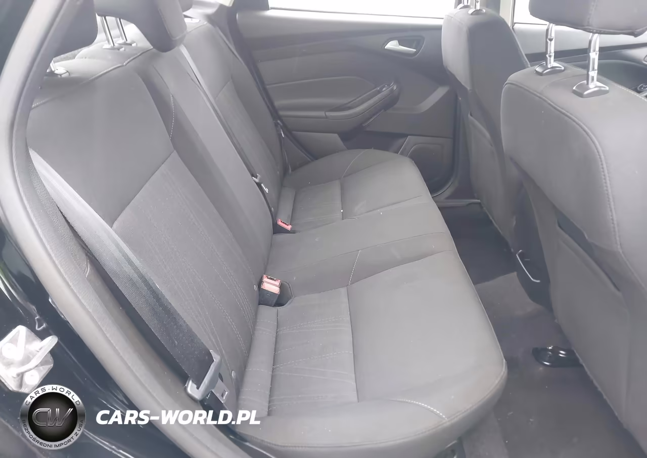 2017 Ford Focus Se VIN:1FADP3F28HL247449 - 8