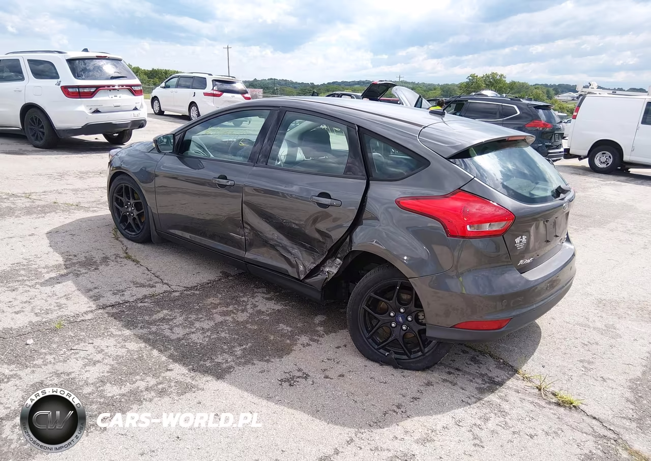 2016 Ford Focus Se VIN:1FADP3K26GL225938 - 3