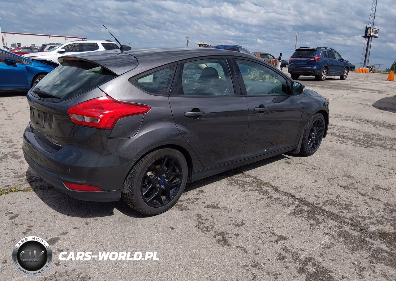 2016 Ford Focus Se VIN:1FADP3K26GL225938 - 4