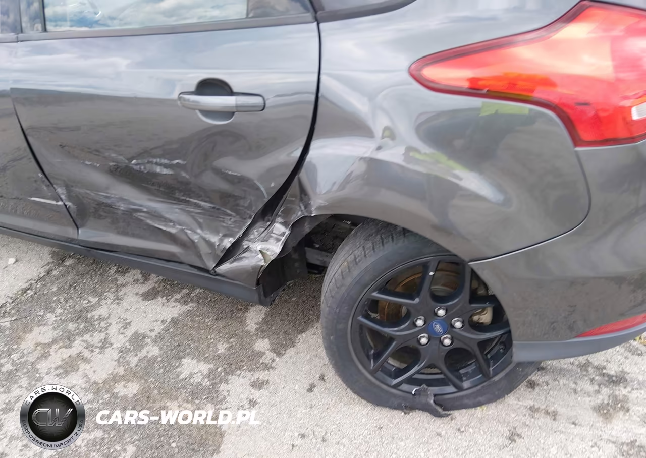 2016 Ford Focus Se VIN:1FADP3K26GL225938 - 6
