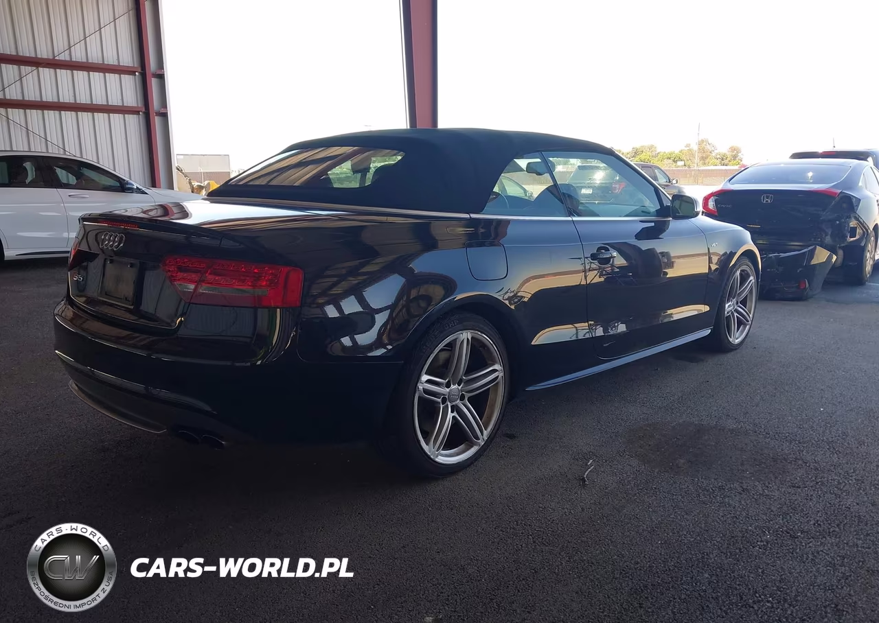 2012 Audi S5 Premium Plus VIN:WAUCGAFH8CN000585 - 4