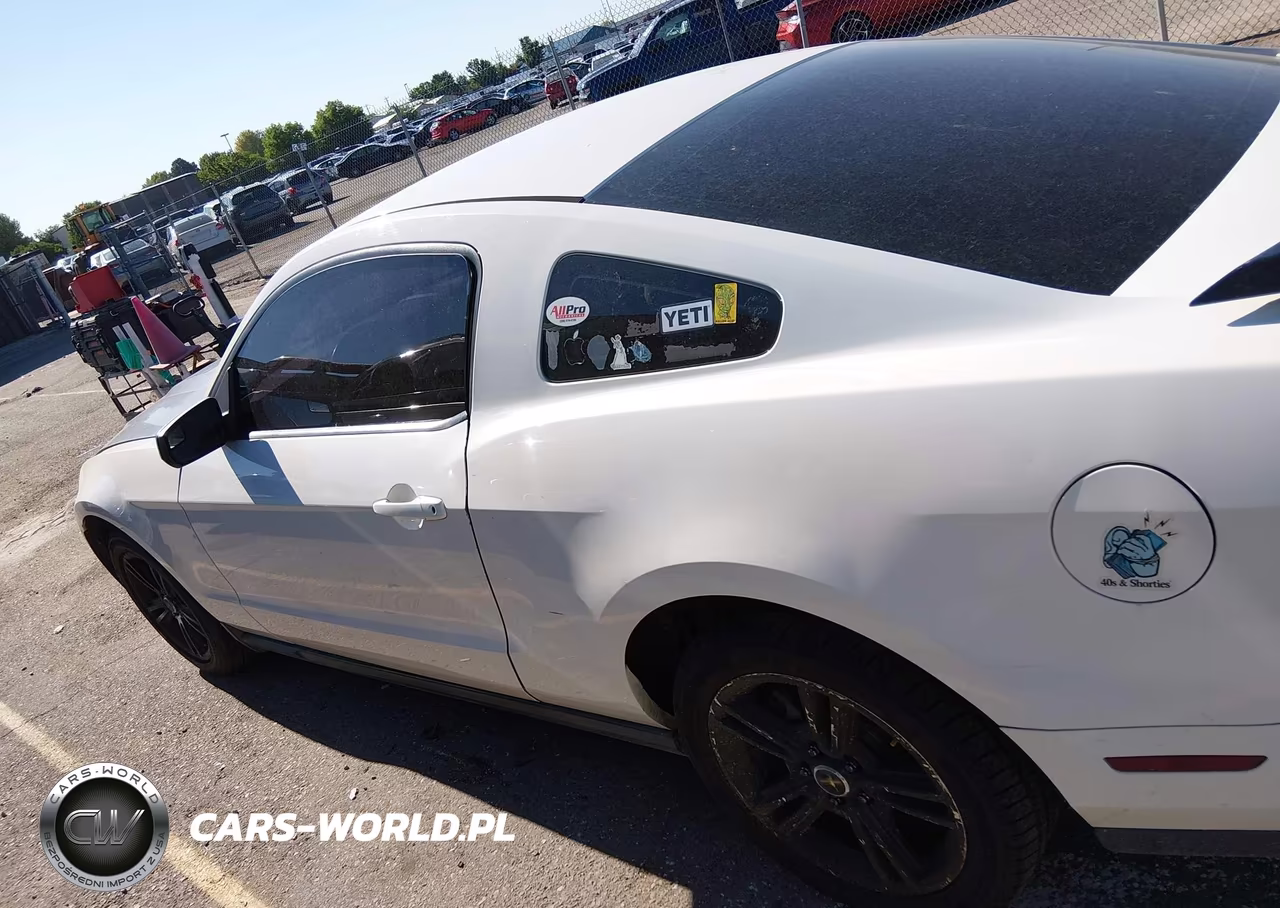 2011 Ford Mustang V6 Premium VIN:1ZVBP8AM0B5137110 - 14