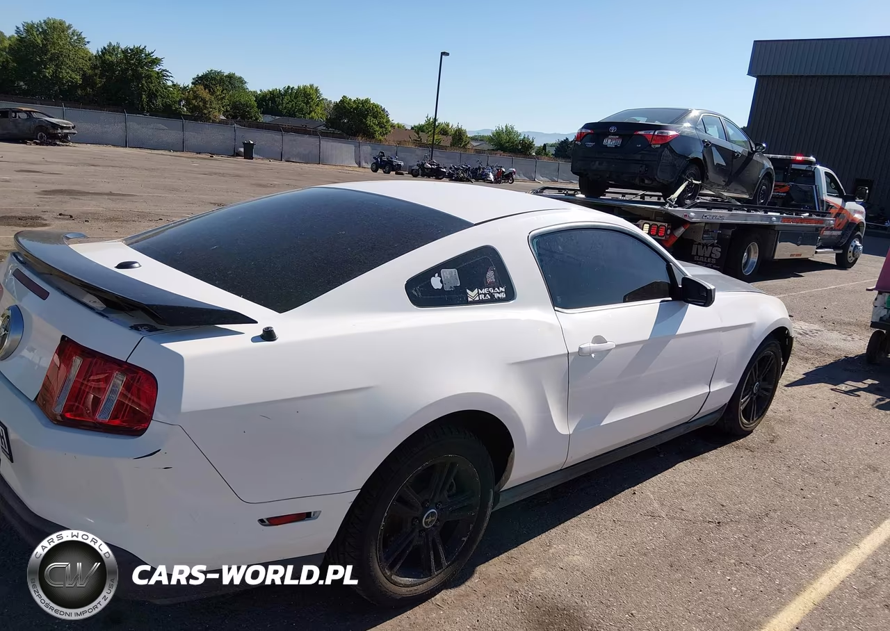 2011 Ford Mustang V6 Premium VIN:1ZVBP8AM0B5137110 - 4