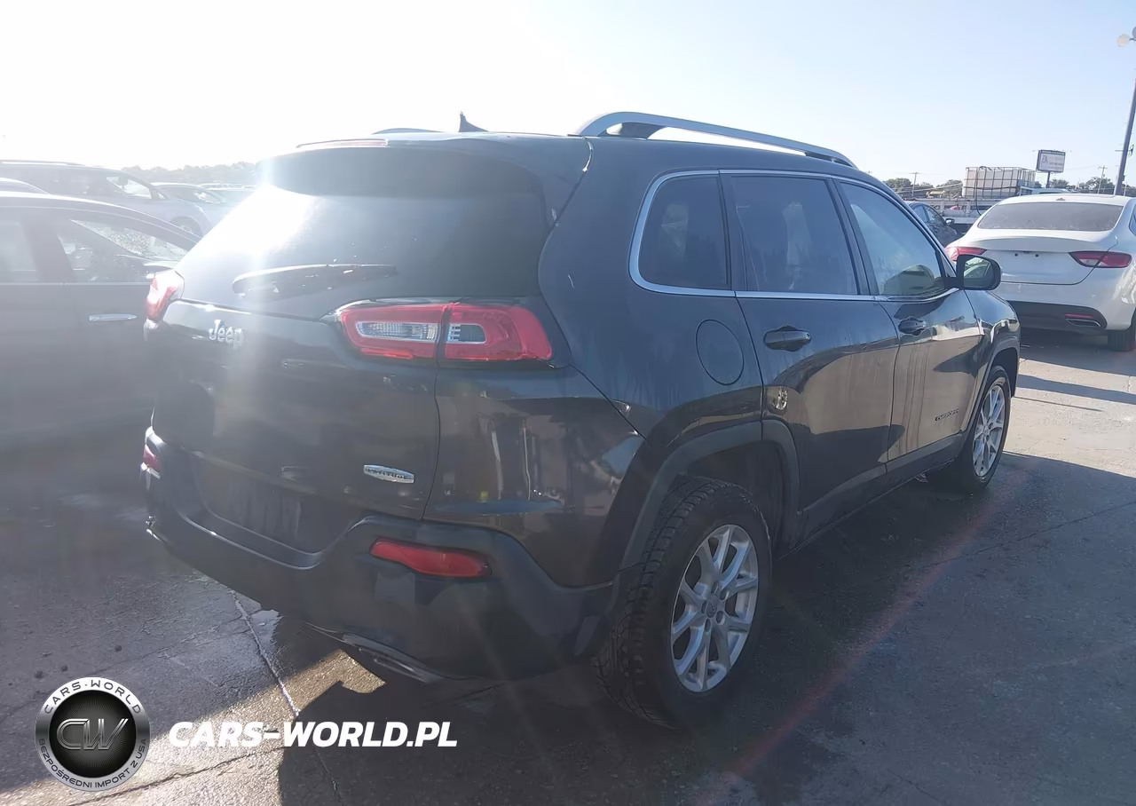 2016 Jeep Cherokee Latitude VIN:1C4PJLCS4GW136455 - 4