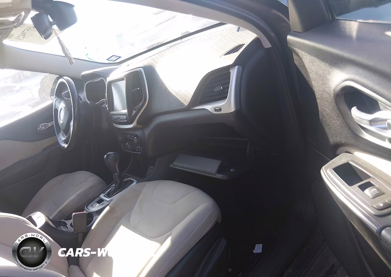 2016 Jeep Cherokee Latitude VIN:1C4PJLCS4GW136455 - 5