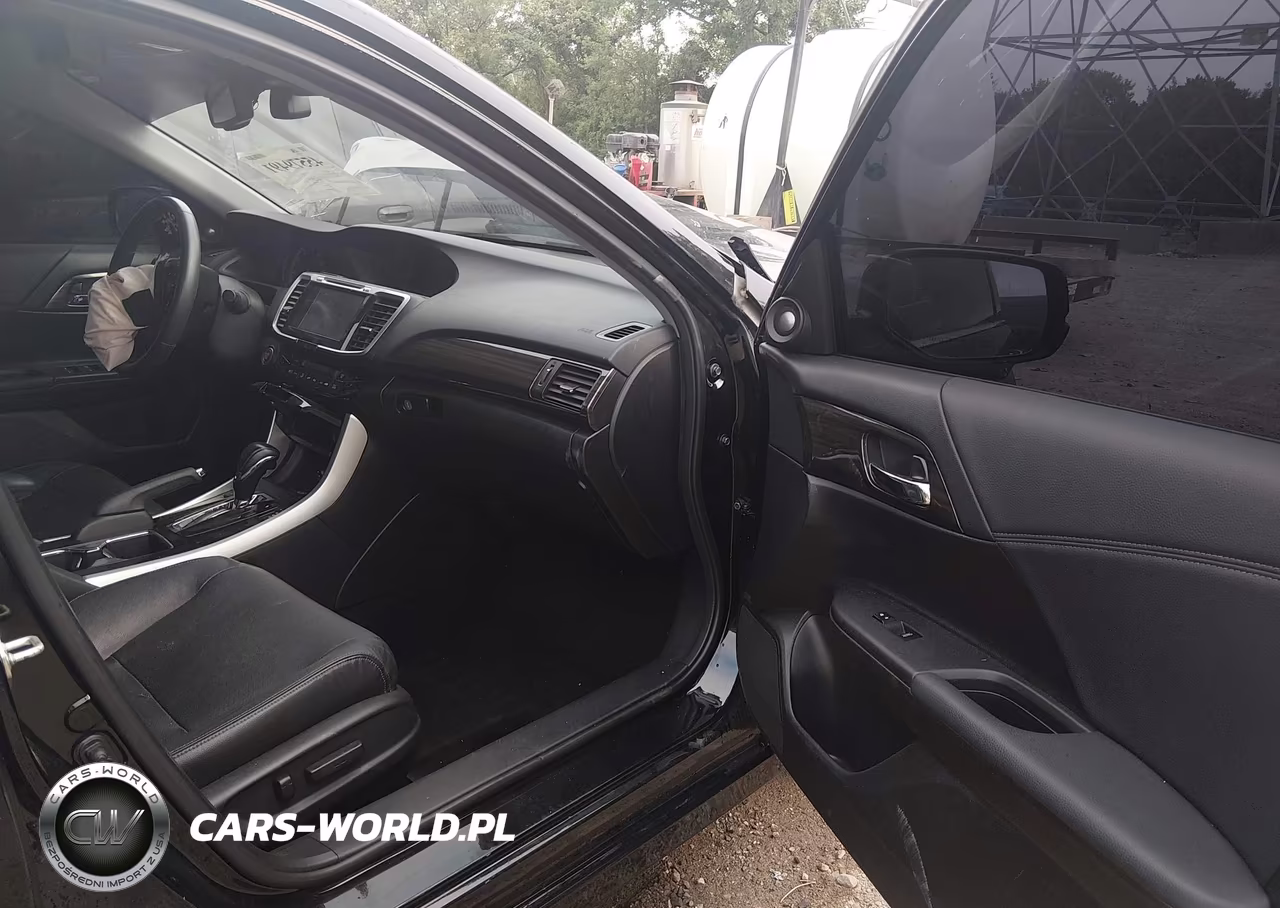 2017 Honda Accord Touring V6 VIN:1HGCR3F98HA037542 - 5