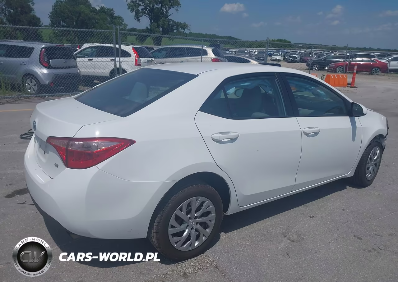 2017 Toyota Corolla Le VIN:2T1BURHE9HC800993 - 4