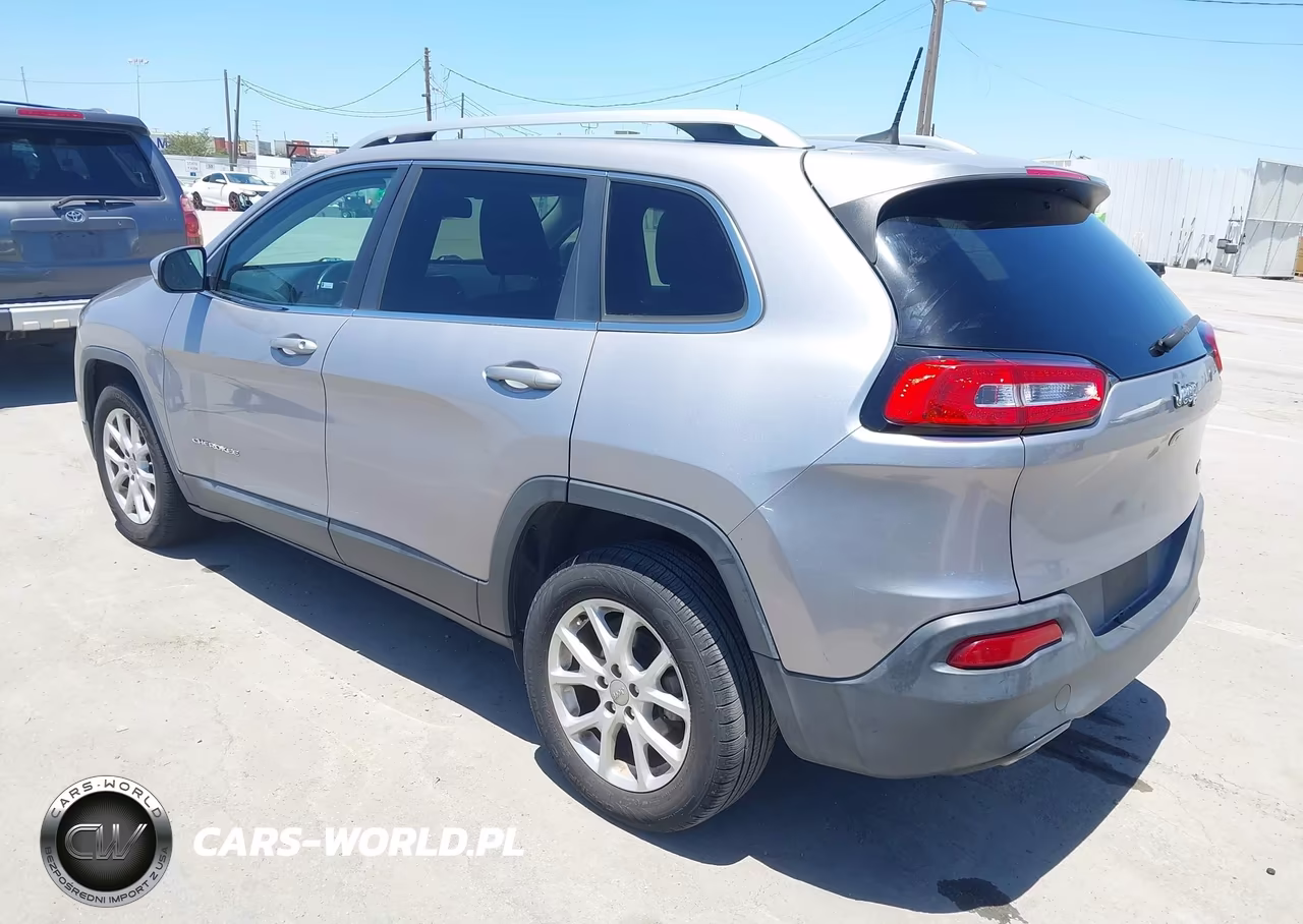 2017 Jeep Cherokee Latitude VIN:1C4PJLCB8HD219335 - 3