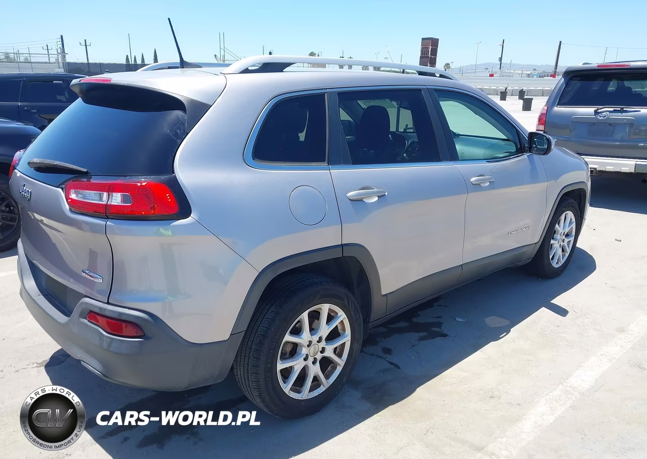 2017 Jeep Cherokee Latitude VIN:1C4PJLCB8HD219335 - 4