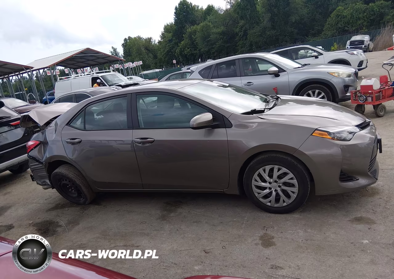 2018 Toyota Corolla Le VIN:2T1BURHE3JC119802 - 14