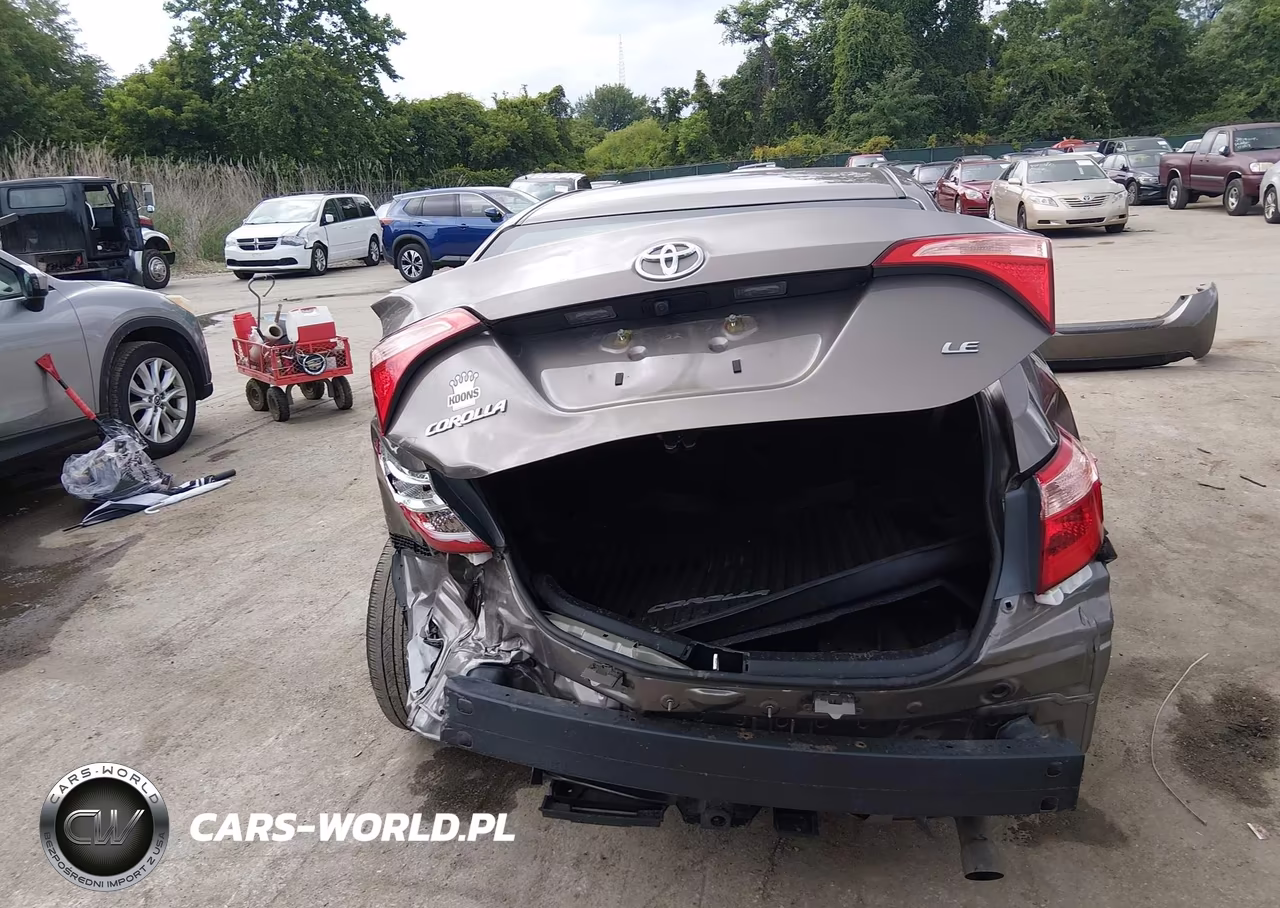 2018 Toyota Corolla Le VIN:2T1BURHE3JC119802 - 17