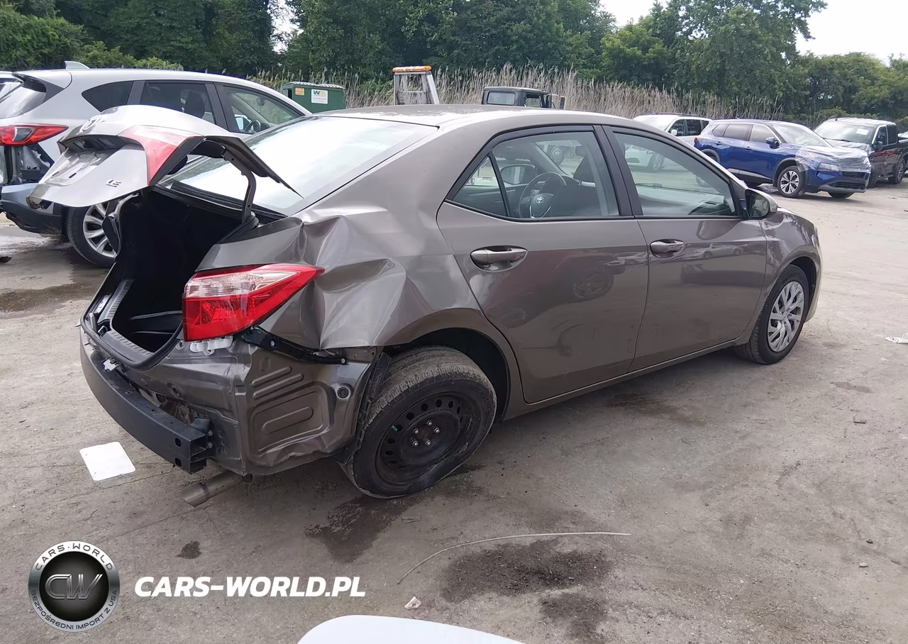 2018 Toyota Corolla Le VIN:2T1BURHE3JC119802 - 4