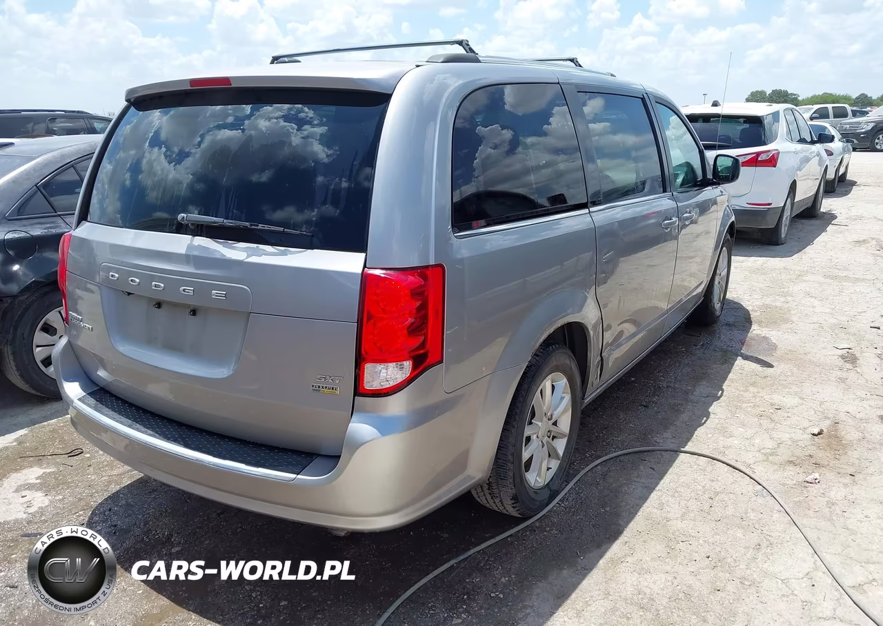 2018 Dodge Grand Caravan Sxt VIN:2C4RDGCGXJR240337 - 4