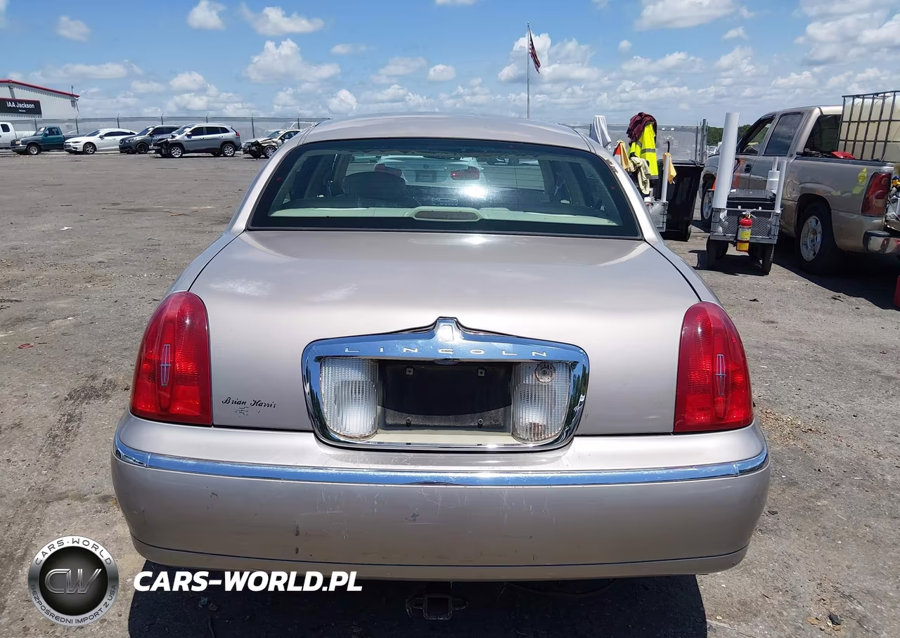 2000 Lincoln Town Car Executive VIN:1LNHM81W9YY914300 - 16