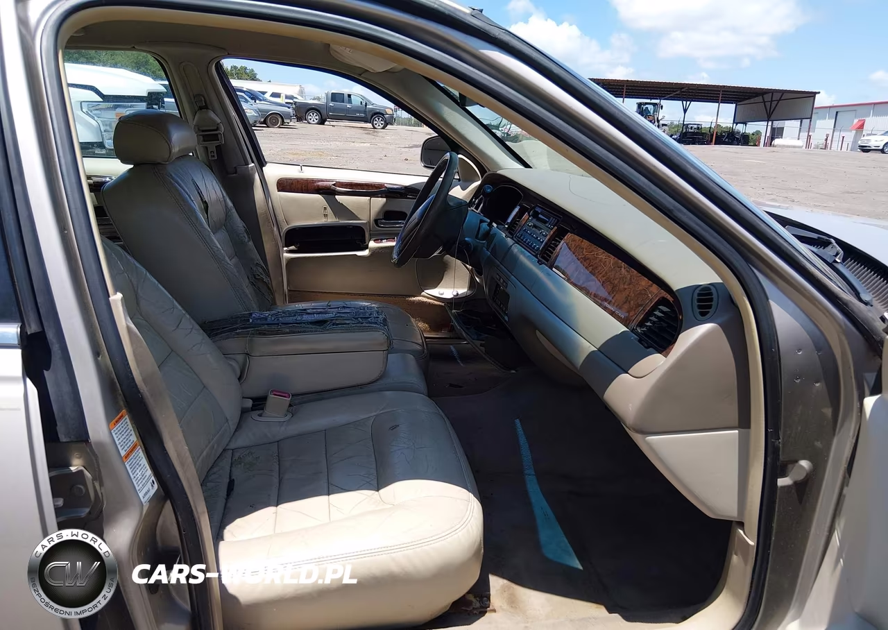 2000 Lincoln Town Car Executive VIN:1LNHM81W9YY914300 - 5