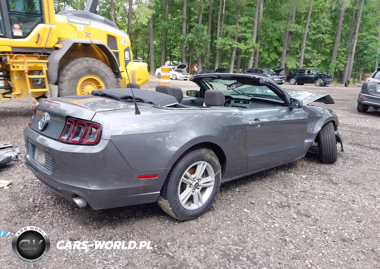 2014 Ford Mustang V6 VIN:1ZVBP8EM0E5264843 - 4