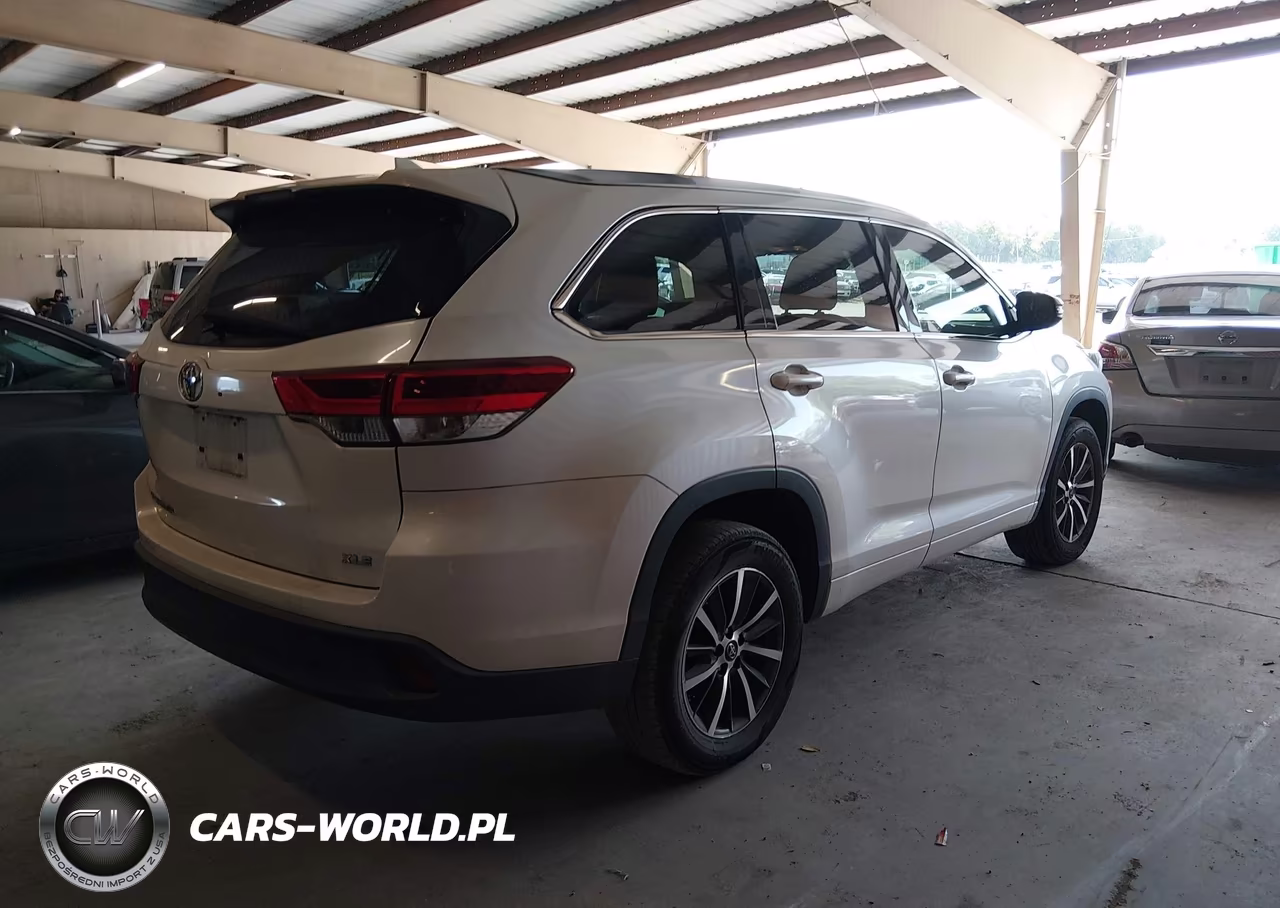 2017 Toyota Highlander Xle VIN:5TDKZRFH1HS218294 - 4