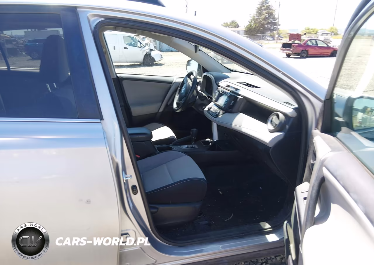 2017 Toyota Rav4 Xle VIN:2T3RFREV2HW687617 - 5