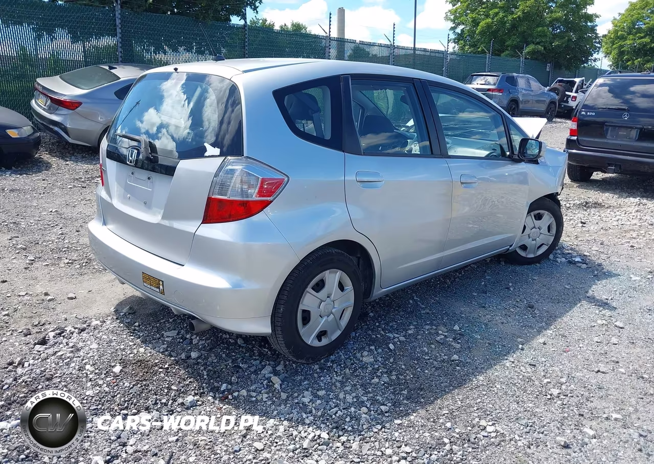 2012 Honda Fit VIN:JHMGE8H38CS000137 - 4
