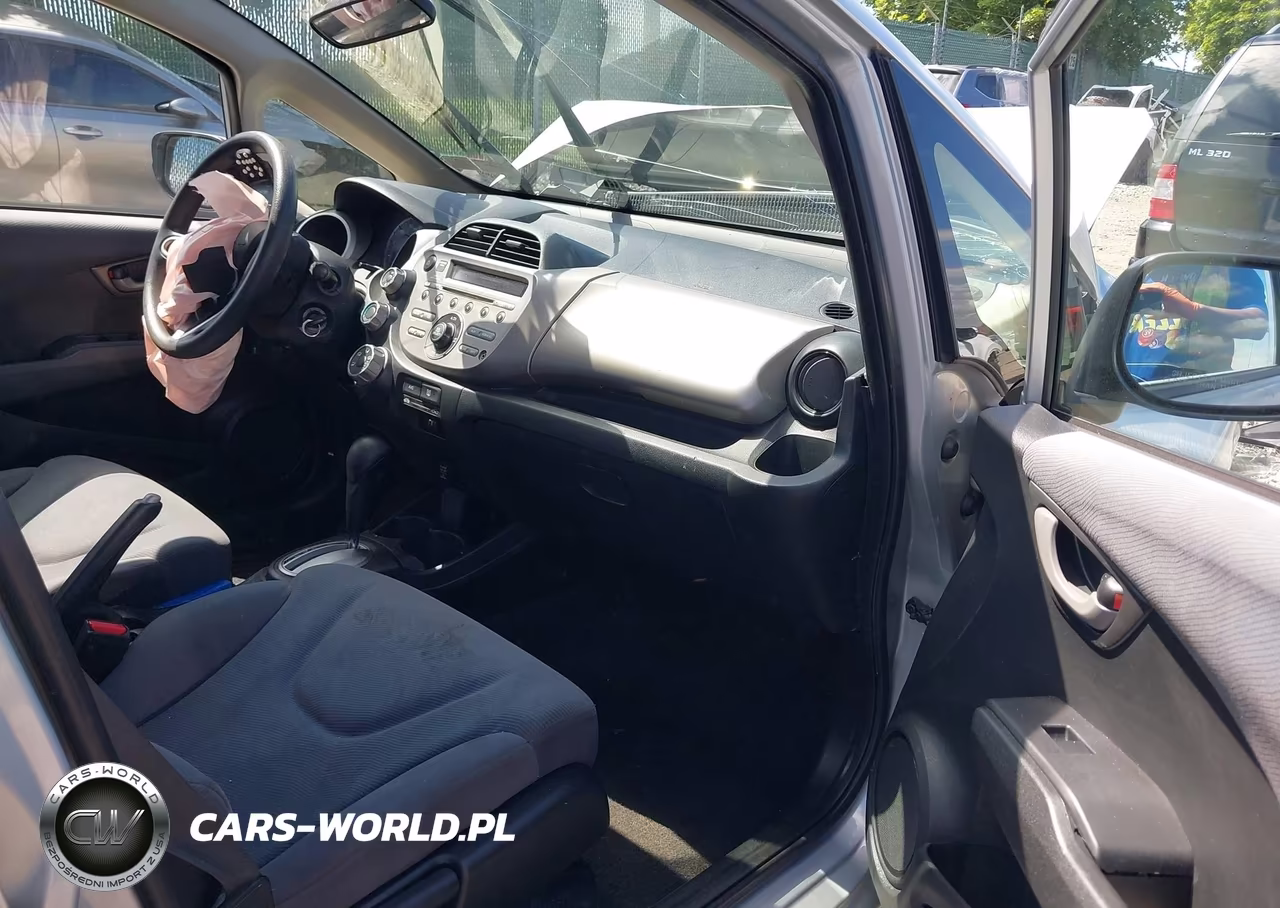 2012 Honda Fit VIN:JHMGE8H38CS000137 - 5