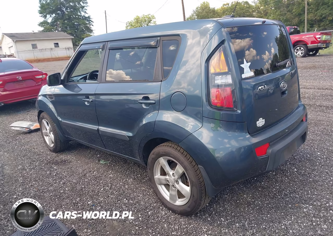 2011 Kia Soul + VIN:KNDJT2A21B7312782 - 3