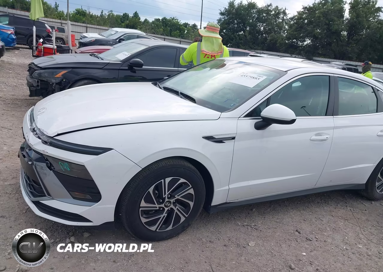 2026 Hyundai Sonata Hybrid Blue VIN:KMHL24JJXTA147975 - 14