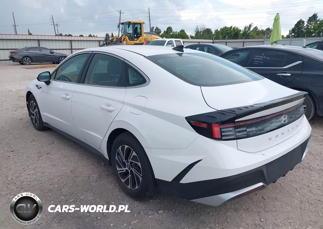 2026 Hyundai Sonata Hybrid Blue VIN:KMHL24JJXTA147975 - 3