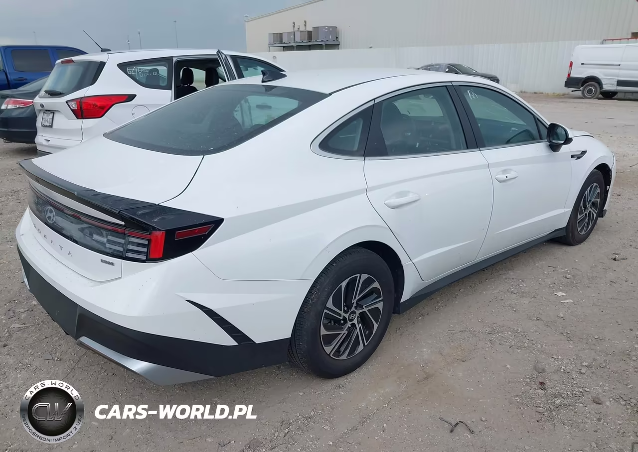 2026 Hyundai Sonata Hybrid Blue VIN:KMHL24JJXTA147975 - 4